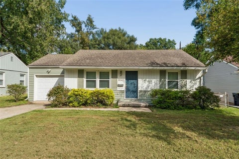 Photo of 8549 Wornall Road, Kansas City, MO 64114 (MLS # 2643989)