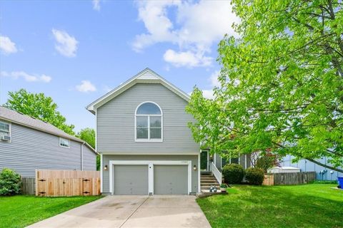 Photo of 17287 W 157th Street, Olathe, KS 66062 (MLS # 2616188)