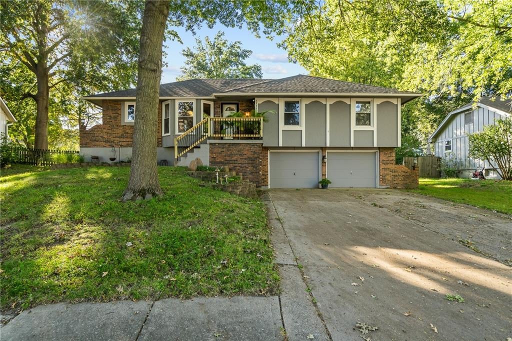 Photo of 1200 Downing Street, Liberty, MO 64068 (MLS # 2645681)