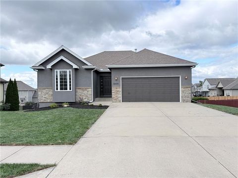 Photo of 10016 N Kentucky Avenue, Kansas City, MO 64157 (MLS # 2584451)