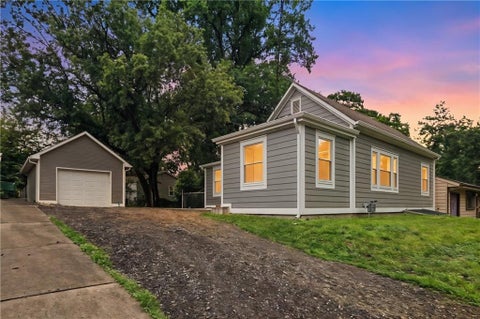 Photo of 602 4th Street, Weston, MO 64098 (MLS # 2628803)