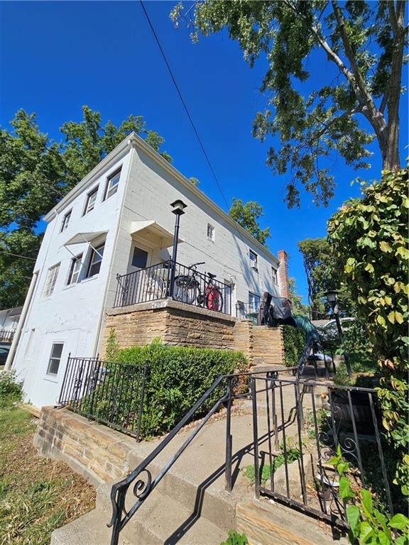 1206-1208 W White Oak Street