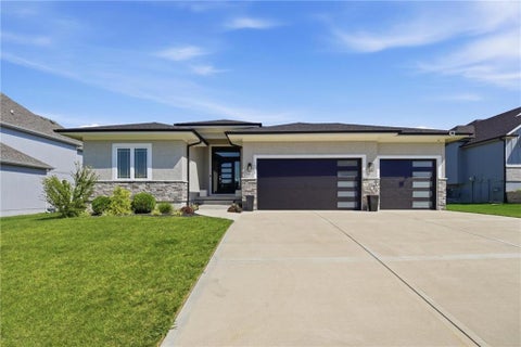 Photo of 1604 SW 27th Street, Lees Summit, MO 64082 (MLS # 2638708)