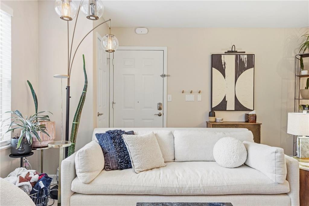 425 W 9th Street 103