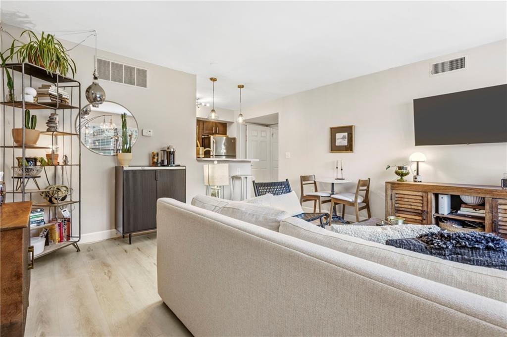 425 W 9th Street 103