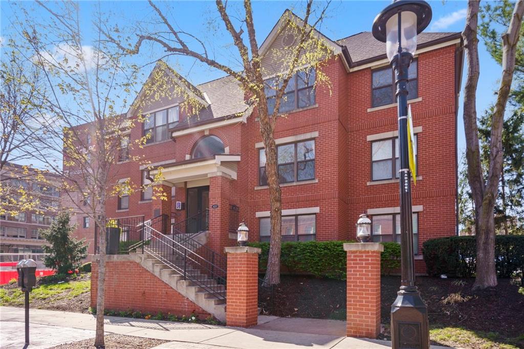 425 W 9th Street 103
