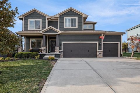 Photo of 2404 SW Hickory Lane, Lees Summit, MO 64082 (MLS # 2585086)