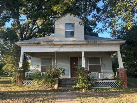 Photo of 826 Tank Avenue, Neodesha, KS 66757 (MLS # 2646910)