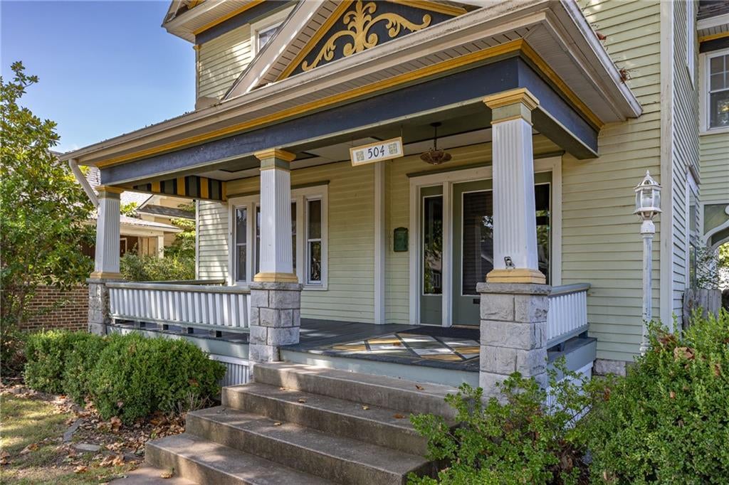 504 W 1st Street