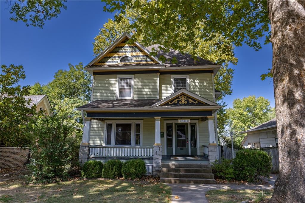 504 W 1st Street