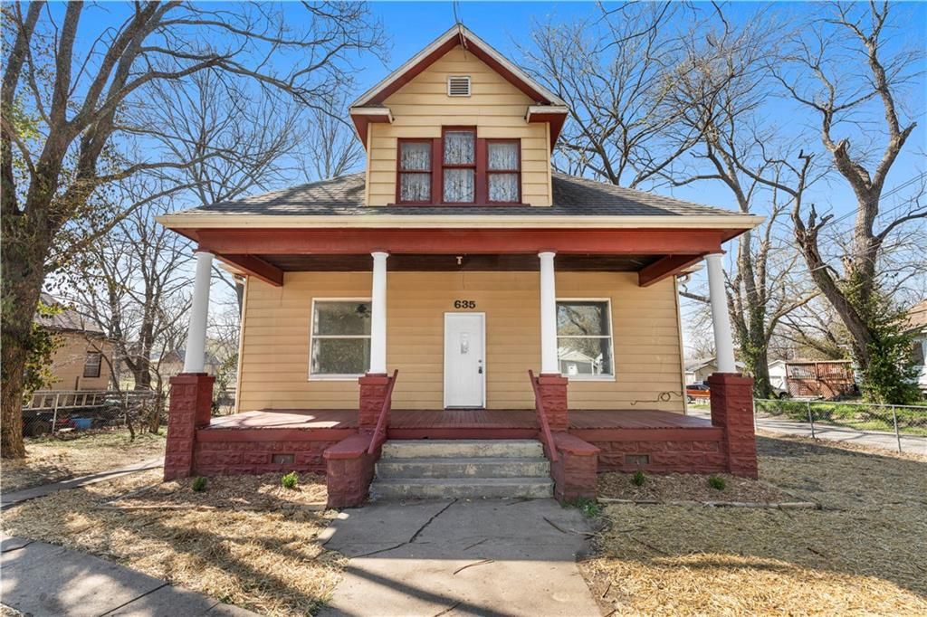 Photo of 635 N Cedar Street, Nevada, MO 64772 (MLS # 2607629)