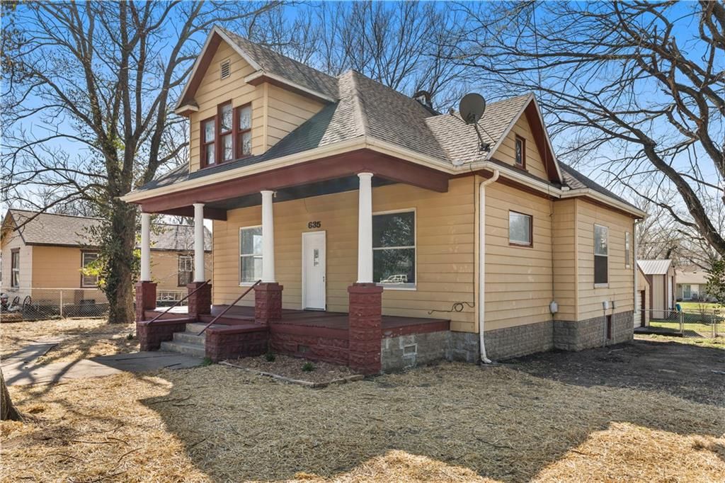 Photo of 635 N Cedar Street, Nevada, MO 64772 (MLS # 2607629)