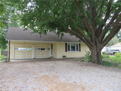 Photo of 2207 NW Polk Street, Topeka, KS 66608 (MLS # 2639027)