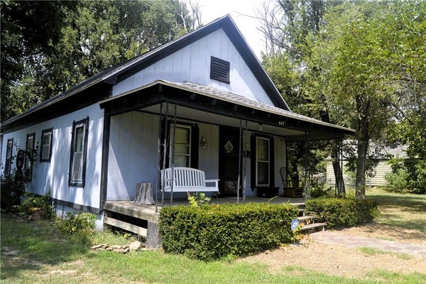 622 S JEFFERSON AVE, IOLA, KS 66749 - Image 8574fee1eaeb18a38cbd11dae82fad96/3660842367