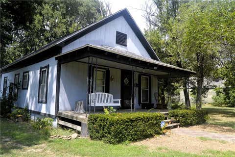Photo of 622 S Jefferson Avenue, Iola, KS 66749 (MLS # 2637023)