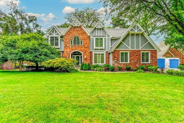 1905 NW INDIAN HILLS DR, BLUE SPRINGS, MO 64015 - Image 857746a46a030a67296d9bf636c1951e/1511668645