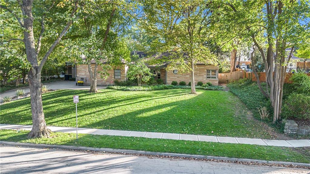 225 W 53rd Terrace