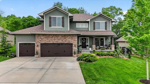 Photo of 2320 SW Deer Run Road, Lees Summit, MO 64082 (MLS # 2617208)