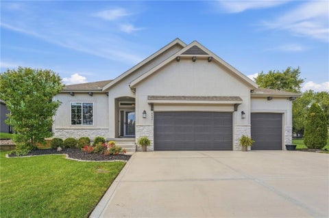 Photo of 4404 SW Nautilus Place, Lees Summit, MO 64082 (MLS # 2643340)