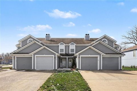 Photo of 5856 NW Plantation Lane, Lees Summit, MO 64064 (MLS # 2607712)