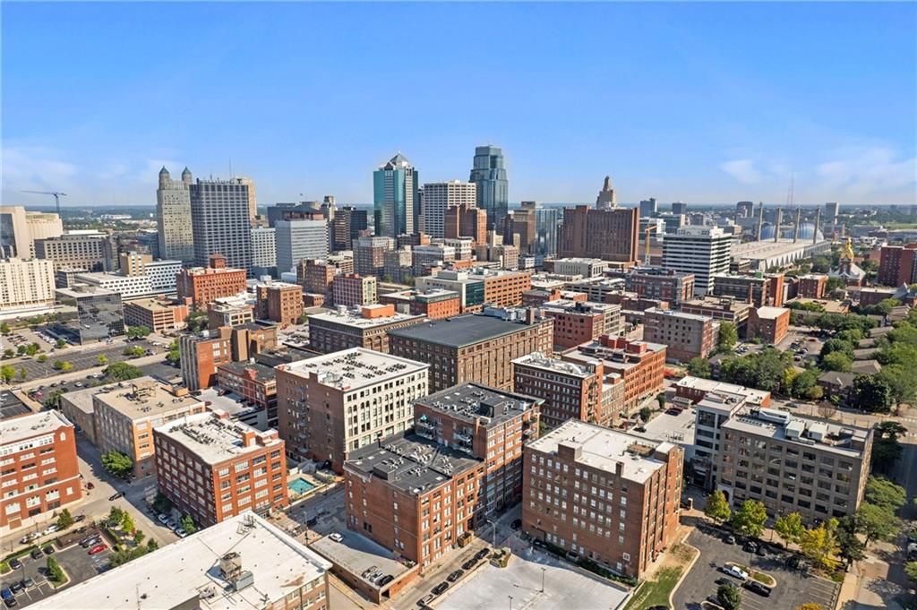 Photo of 308 W 8th Street #418, Kansas City, MO 64105 (MLS # 2596756)