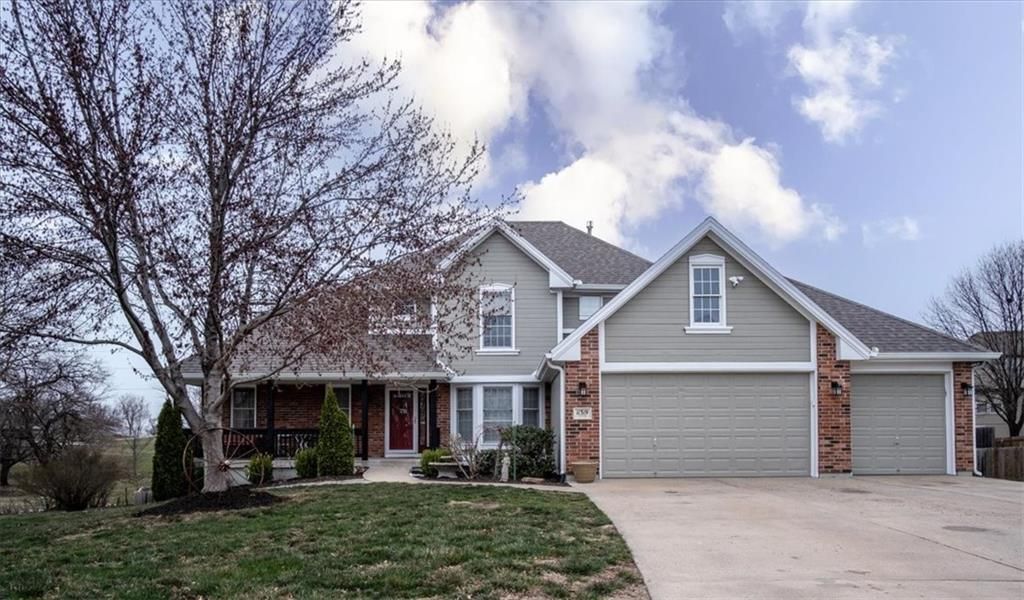 Photo of 11319 N Holly Street, Kansas City, MO 64155 (MLS # 2608235)