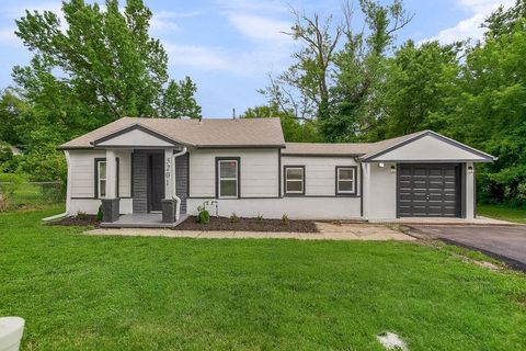 Photo of 5201 NE 45th Terrace, Kansas City, MO 64117 (MLS # 2625596)