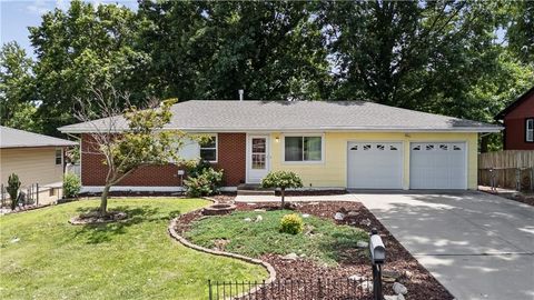 Photo of 5013 NE 58th Street, Kansas City, MO 64119 (MLS # 2626588)