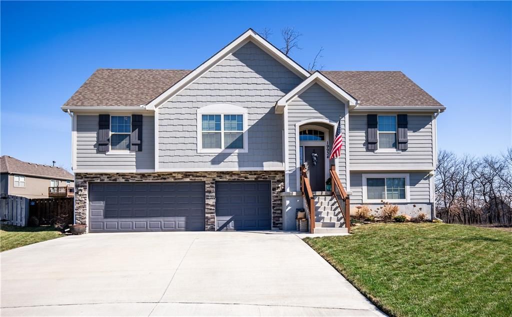 Photo of 19934 W 221st Street, Spring Hill, KS 66083 (MLS # 2608360)