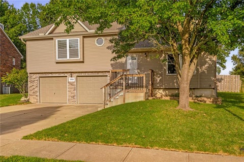 Photo of 13835 S Shannan Street, Olathe, KS 66062 (MLS # 2642626)