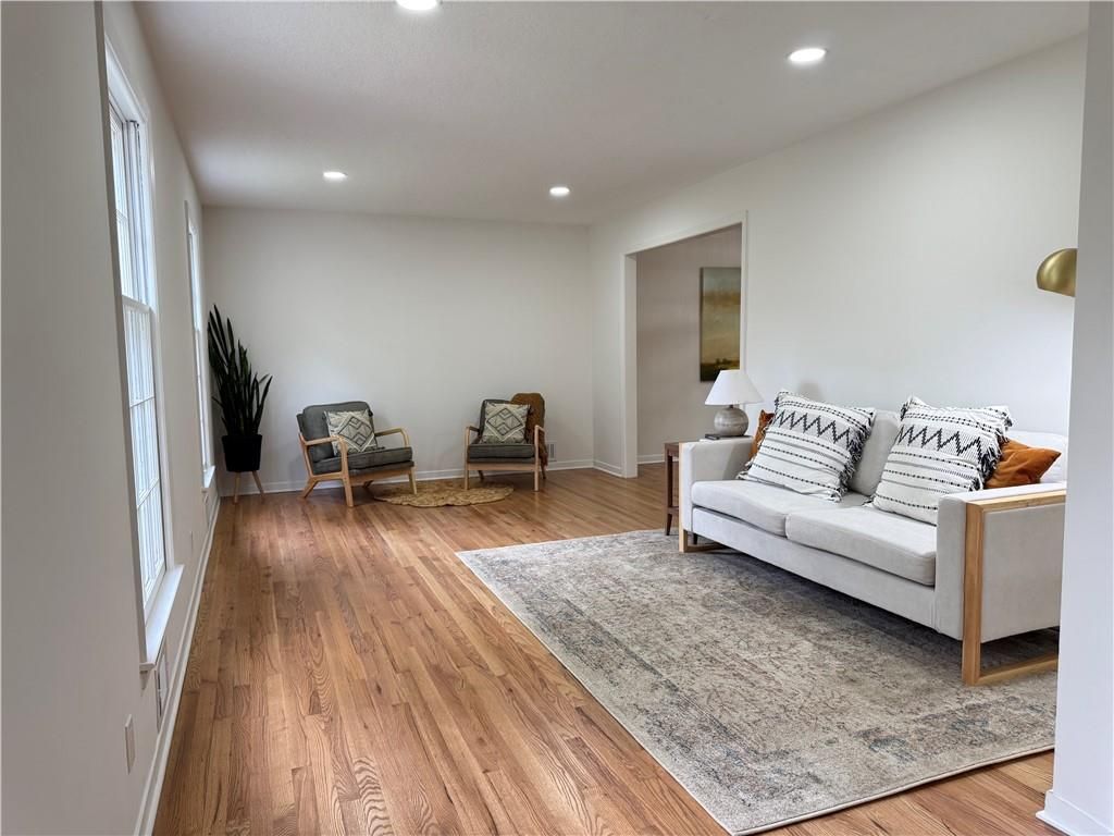 Photo of 8906 GRANT Street, Overland Park, KS 66212 (MLS # 2617504)