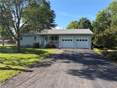 Photo of 724 Garrettson Street, Burlington, KS 66839 (MLS # 2622361)