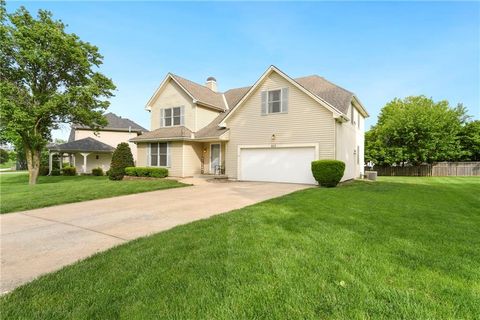 Photo of 917 NW Winterset Street, Lees Summit, MO 64081 (MLS # 2616792)