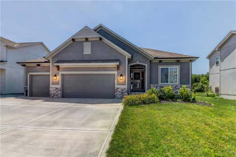 Photo of 1821 NE Ravenwood Drive, Lees Summit, MO 64086 (MLS # 2631215)