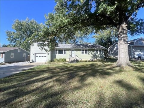 Photo of 1808 Borden Street, Chillicothe, MO 64601 (MLS # 2585346)