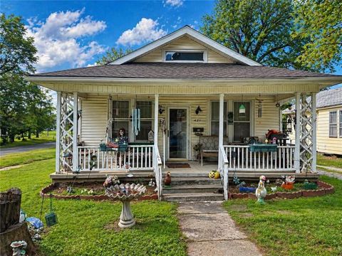 Photo of 421 Lynn Street, Columbus, KS 66725 (MLS # 2617668)