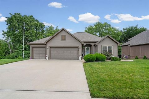 Photo of 9012 NE 108th Street, Kansas City, MO 64157 (MLS # 2626677)