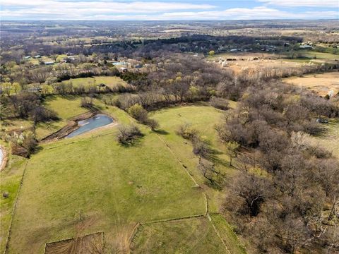 17259 174th Street Basehor KS 66007