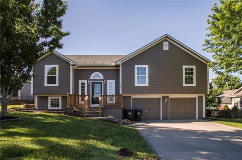 Photo of 1302 Ridge Tree Lane, Pleasant Hill, MO 64080 (MLS # 2625981)