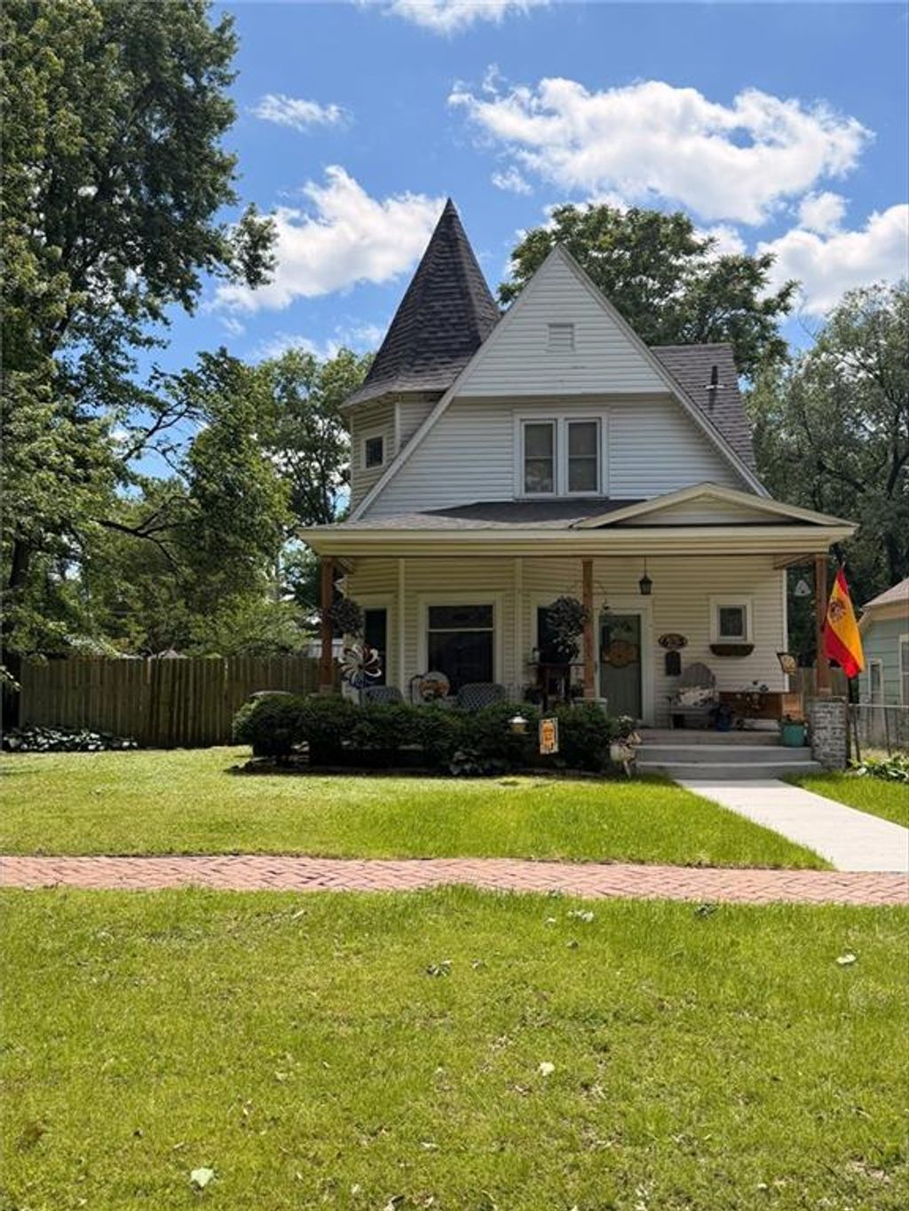 Photo of 605 W Kansas Street, Pittsburg, KS 66762 (MLS # 2619014)