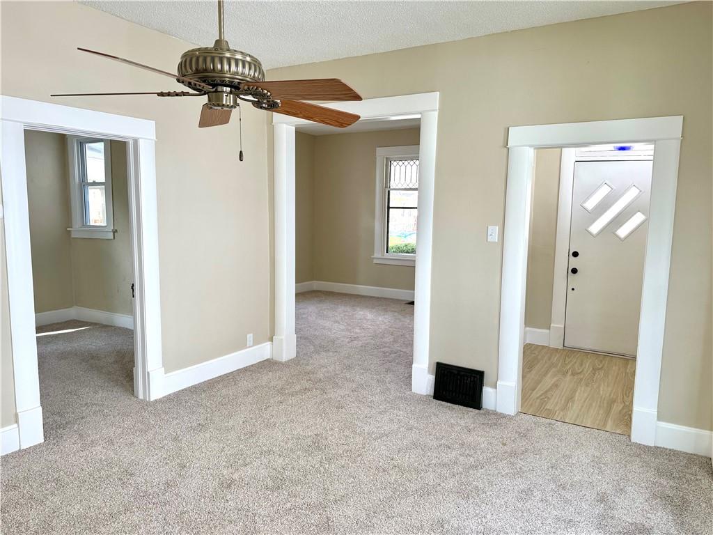 St Joseph, Missouri 64507, United States, 2 Bedrooms Bedrooms, ,1 BathroomBathrooms,Residential,Pending,35627