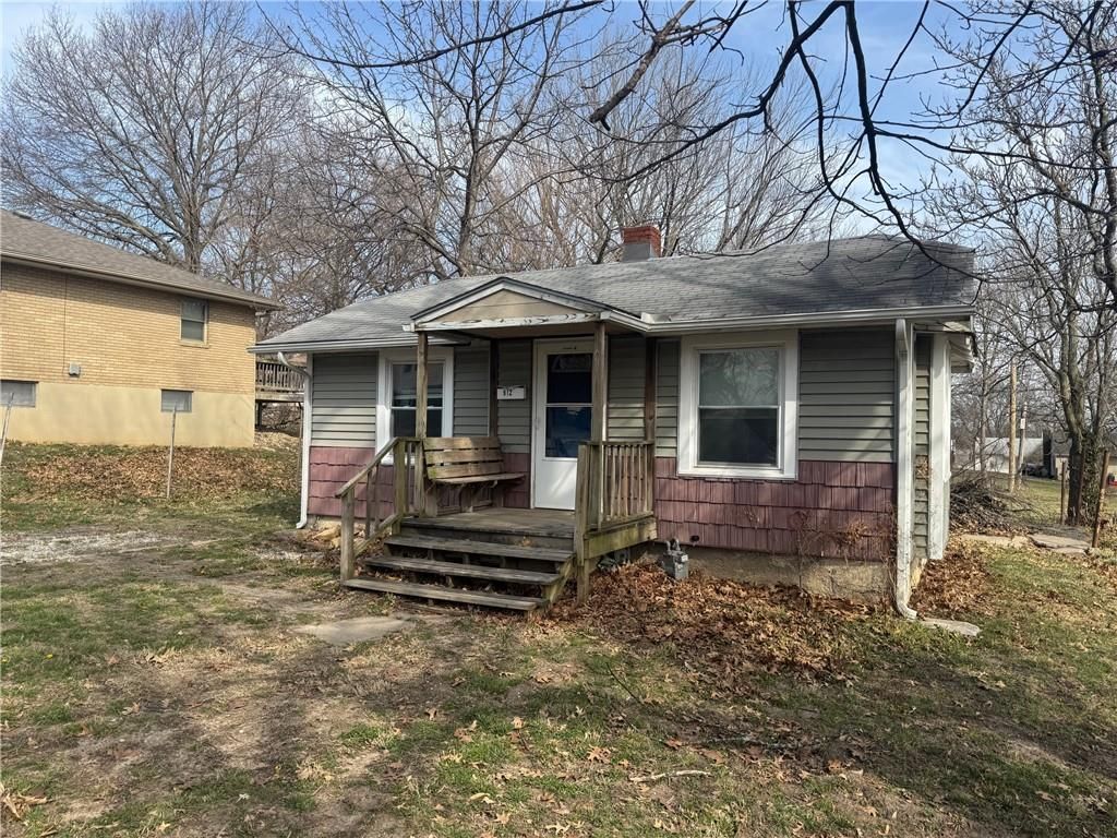 Photo of 912 E Stone Street, Independence, MO 64050 (MLS # 2608991)