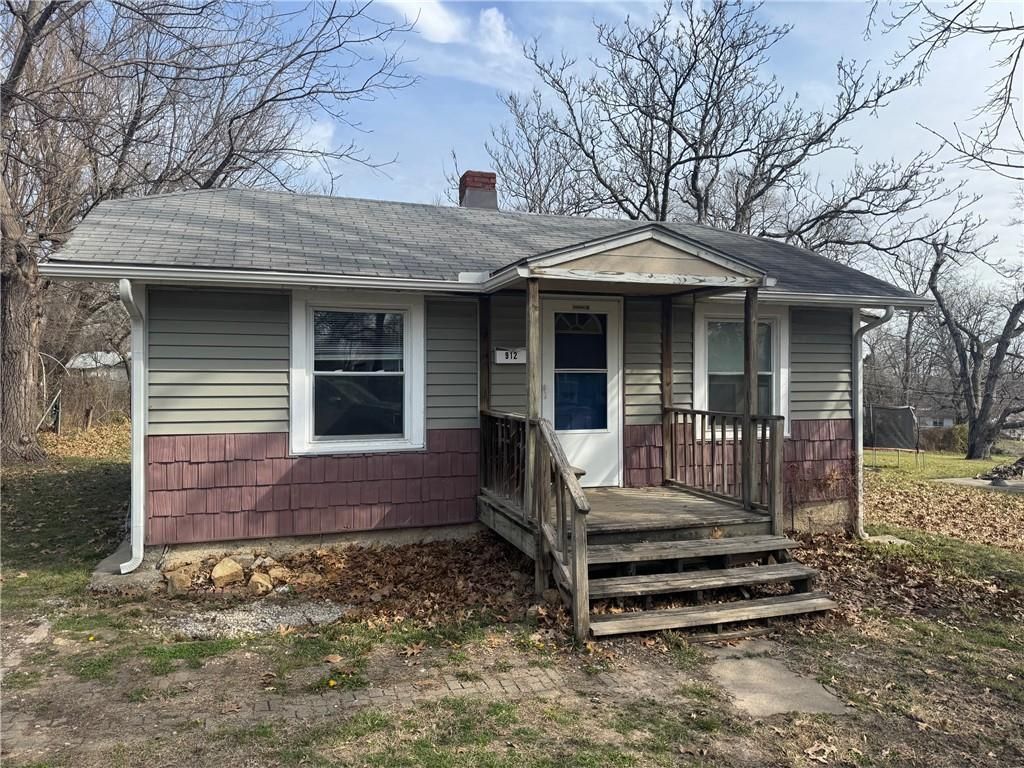 Photo of 912 E Stone Street, Independence, MO 64050 (MLS # 2608991)