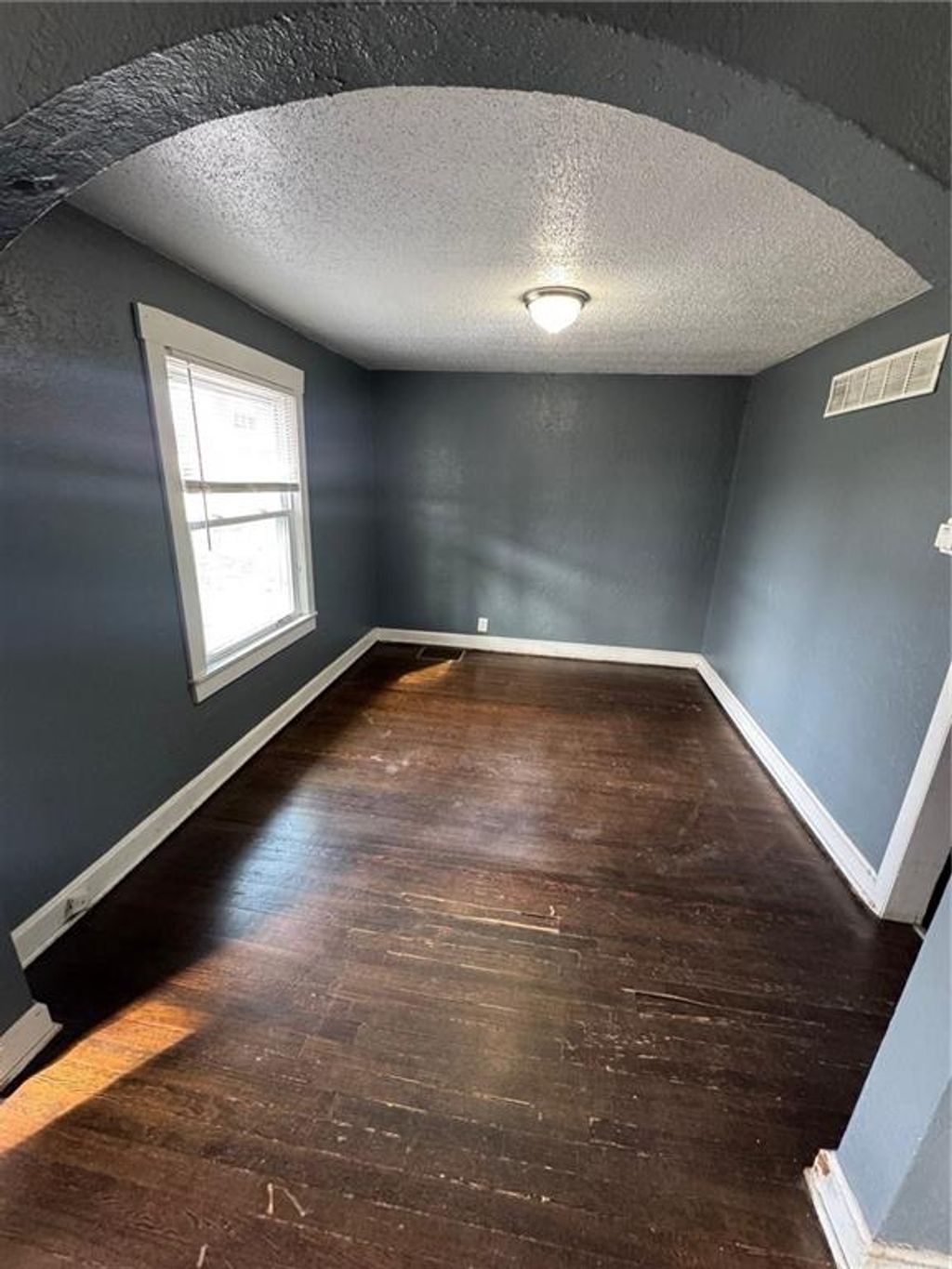 Photo of 912 E Stone Street, Independence, MO 64050 (MLS # 2608991)