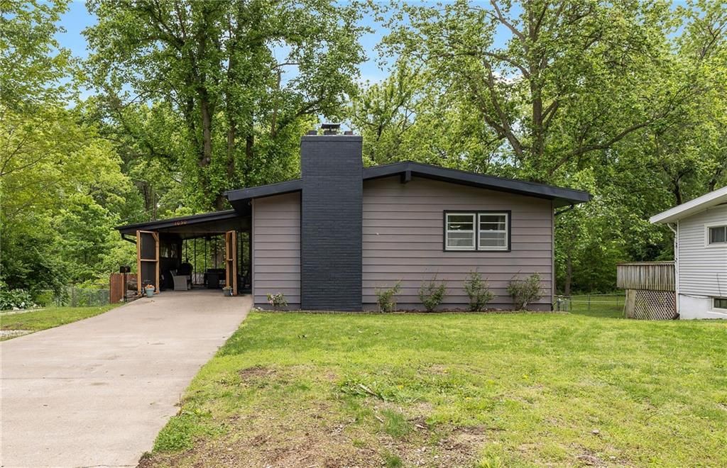 Photo of 1030 Anderson Street, Warrensburg, MO 64093 (MLS # 2618863)