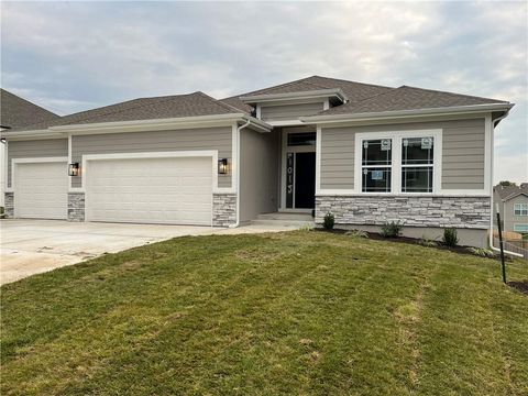 Photo of 1015 Poplar Lane, Liberty, MO 64068 (MLS # 2581659)