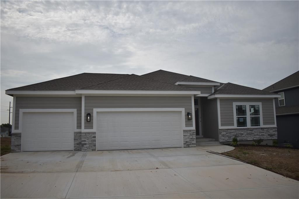 Photo of 1015 Poplar Lane, Liberty, MO 64068 (MLS # 2581659)