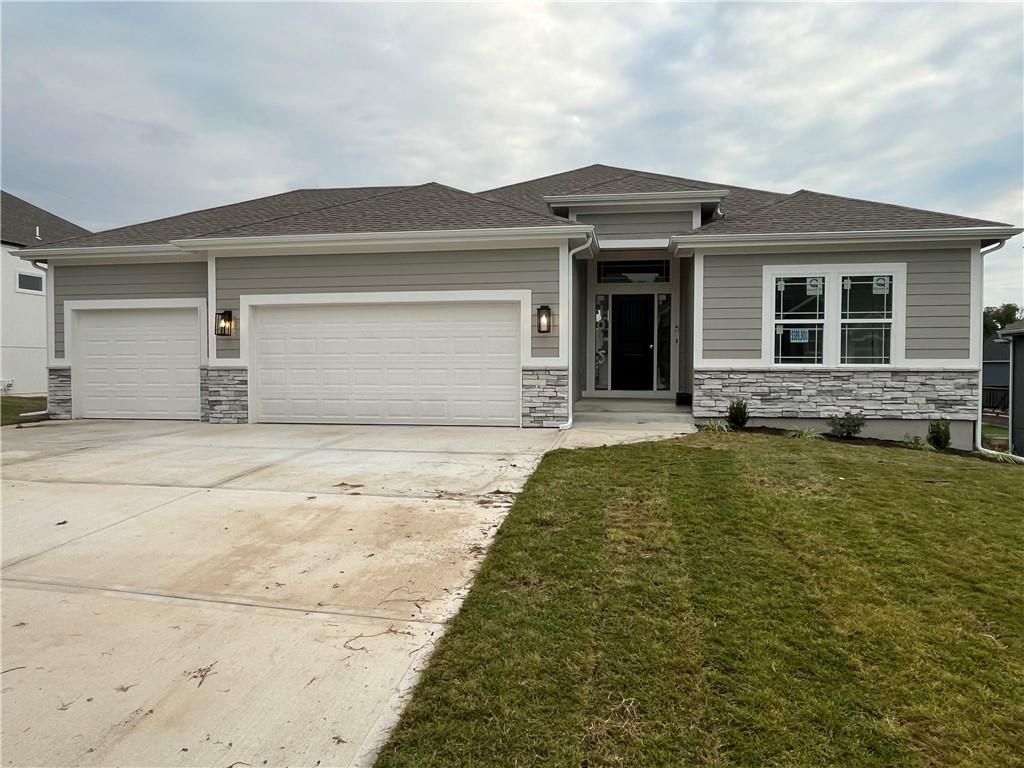 Photo of 1015 Poplar Lane, Liberty, MO 64068 (MLS # 2581659)