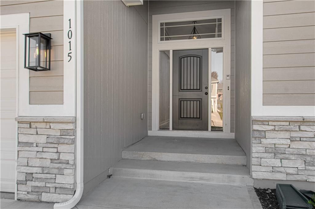 Photo of 1015 Poplar Lane, Liberty, MO 64068 (MLS # 2581659)