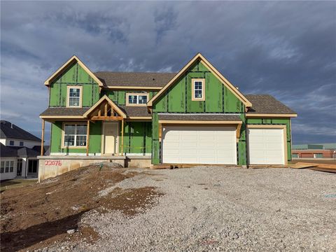 22076 W 99th Terrace Lenexa KS 66220